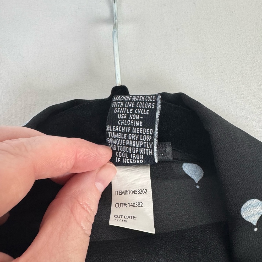 Torrid Sheer Blouse - Balloon Pattern - 1X - Picture 5 of 5